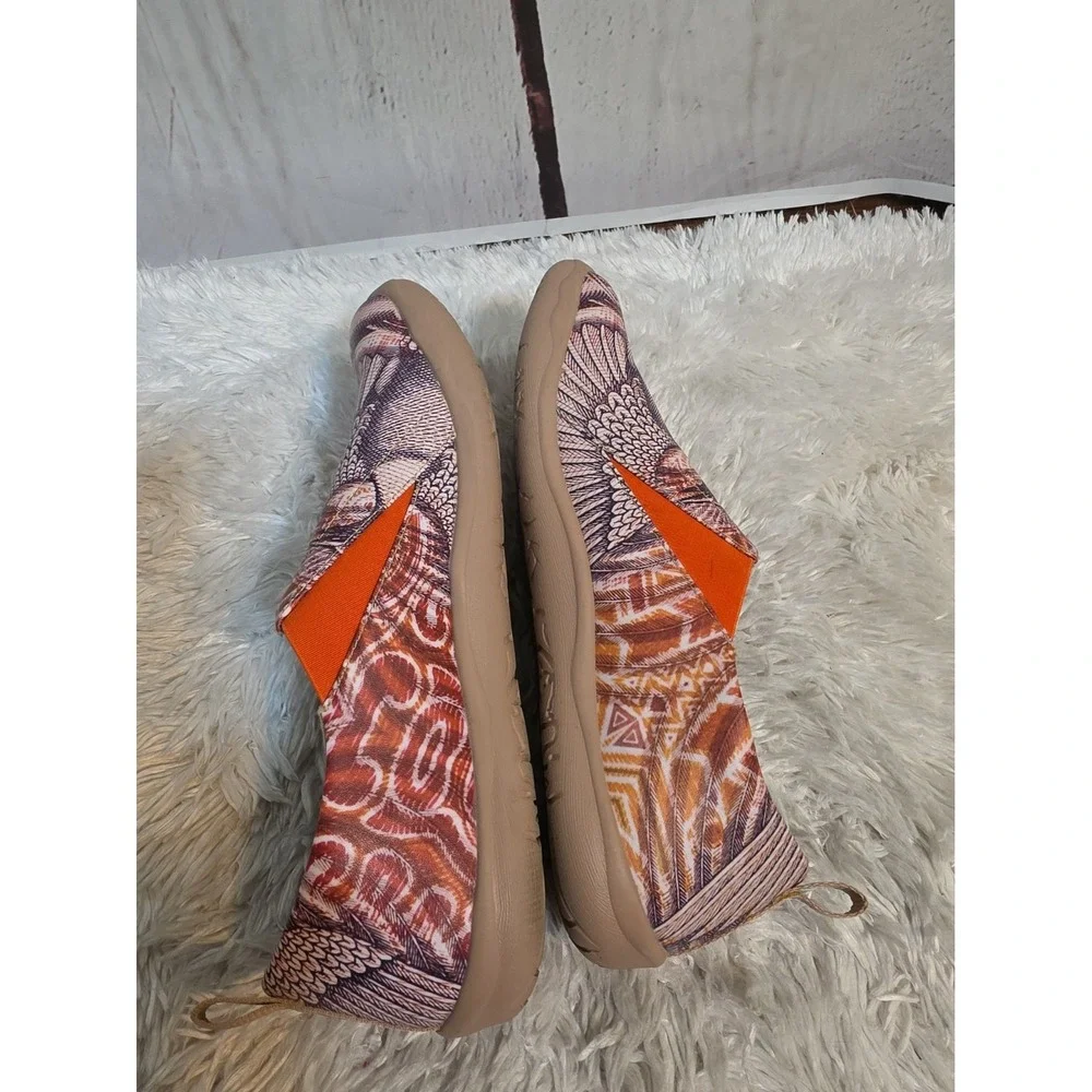 UIN slip sneakers